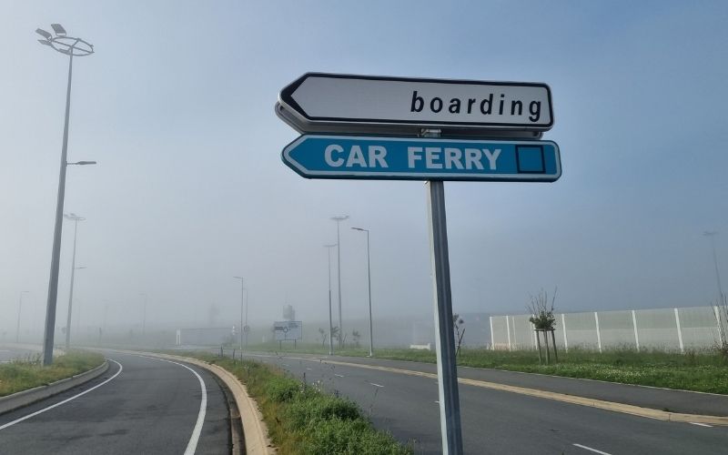 Boarding-bord bij het oprijden van de ferry naar Engeland