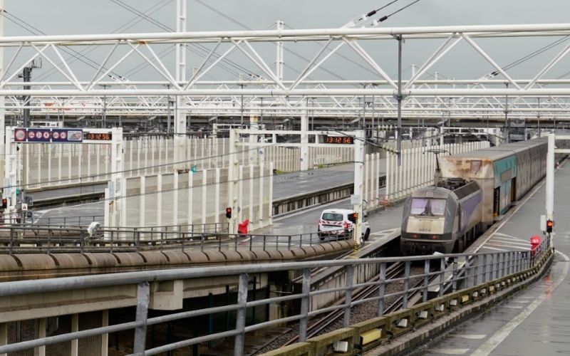 Le Shuttle voor vertrek door de Eurotunnel bij Calais
