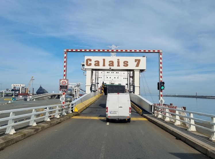 Vertrek vanuit de haven van Calais