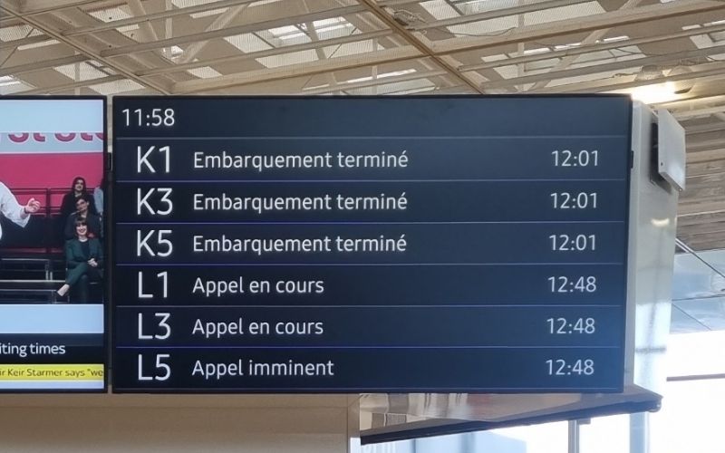 Vertrektijden op het bord bij de terminal